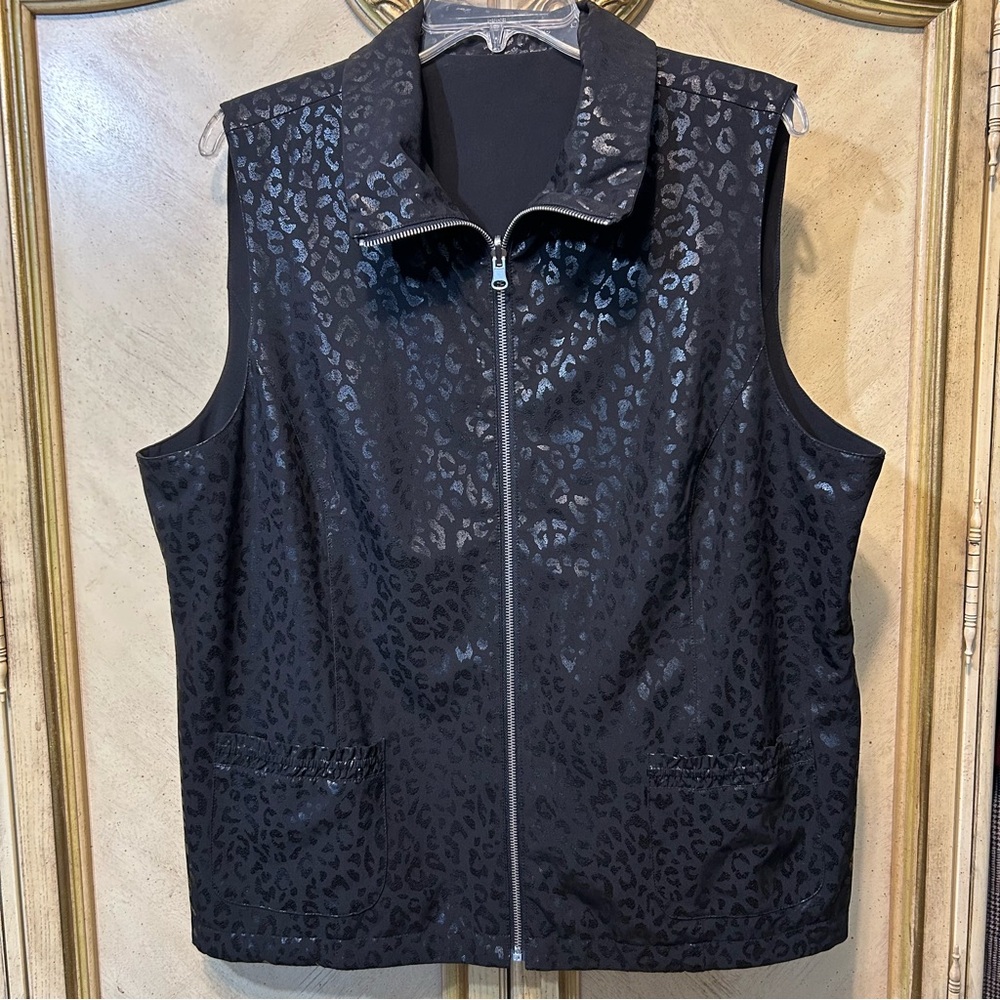 Zenergy Chico’s Black or Leopard Animal Print Reversible Zip Front Vest